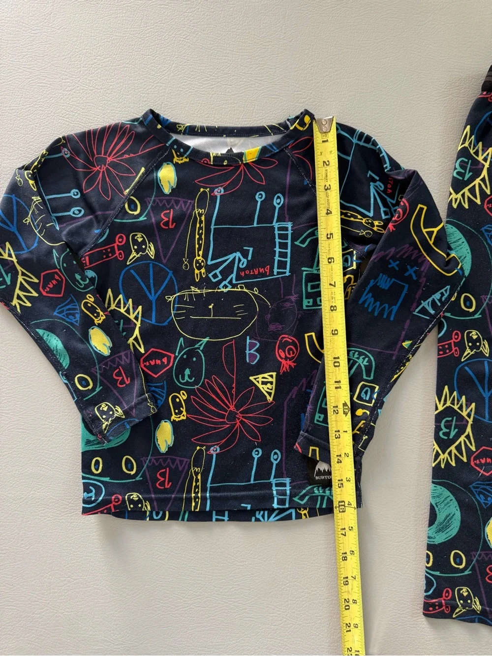 Burton Kids Winter Base Layer Set Drawing Design size 5 Kids - Pulls & Wear